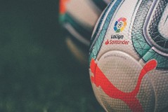 皇马B队西甲B联赛VAR争议红牌落败引热议